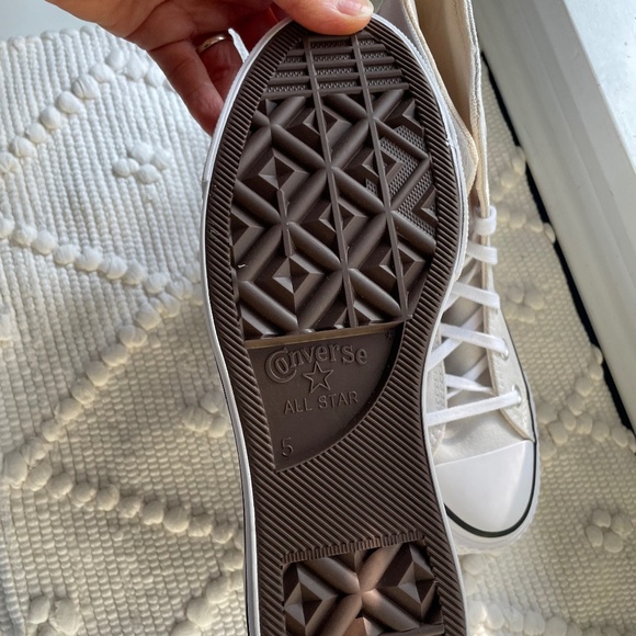 Brand new Converse platform hightops - Picture 4 of 9